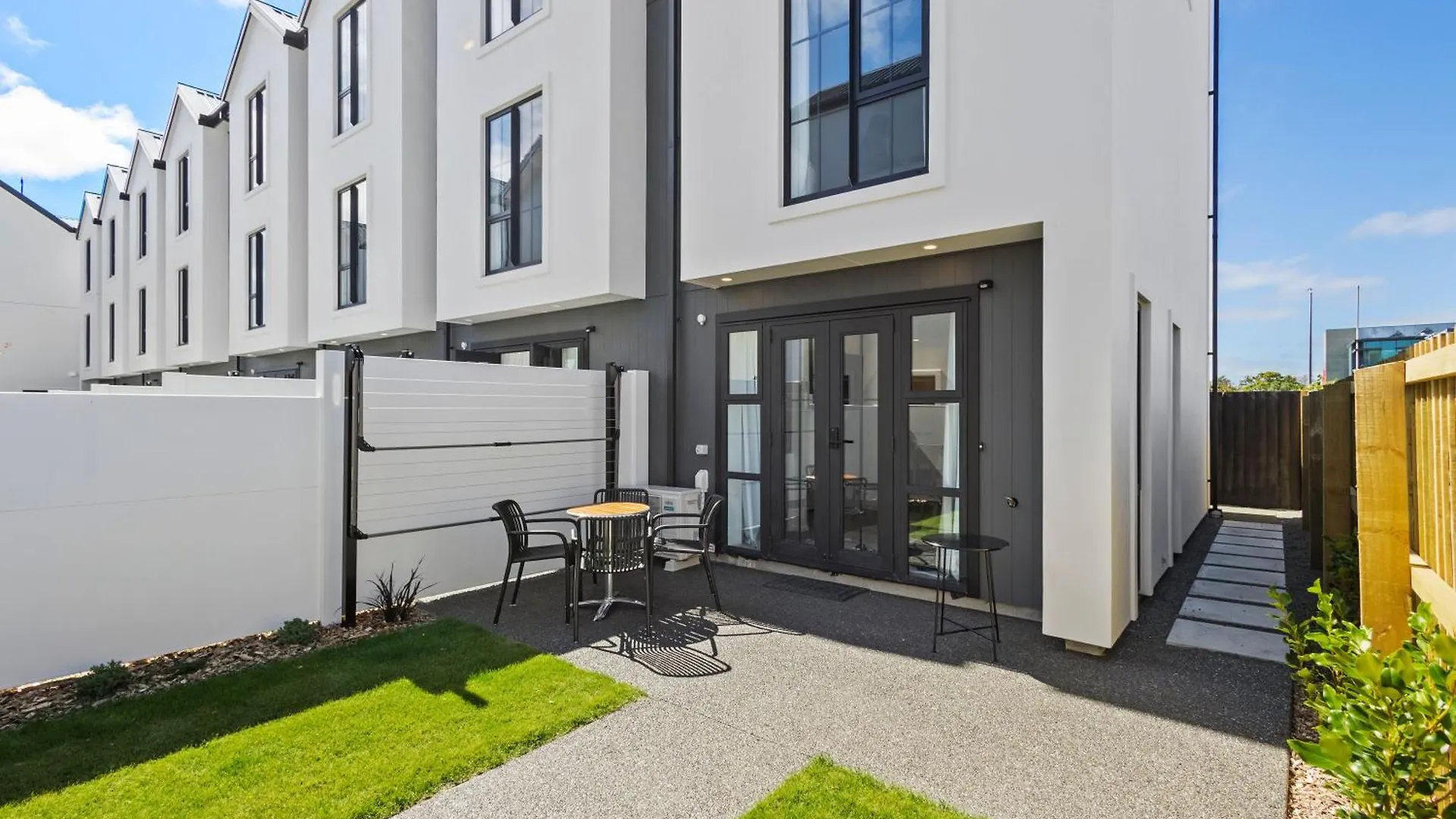 2 Bdr 2Bth On Peterborough 1 Min Walk To Town Hall Christchurch 0*,